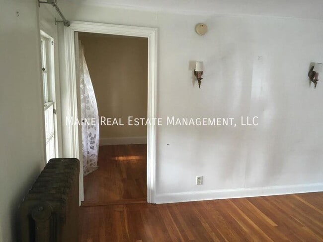 Building Photo - 12-16 5th St