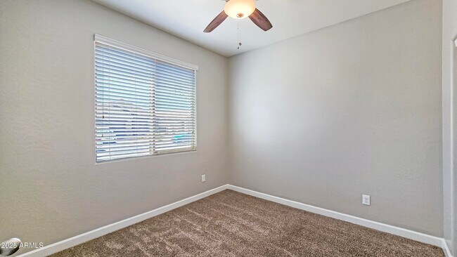 Foto del edificio - 23832 W Magnolia Dr