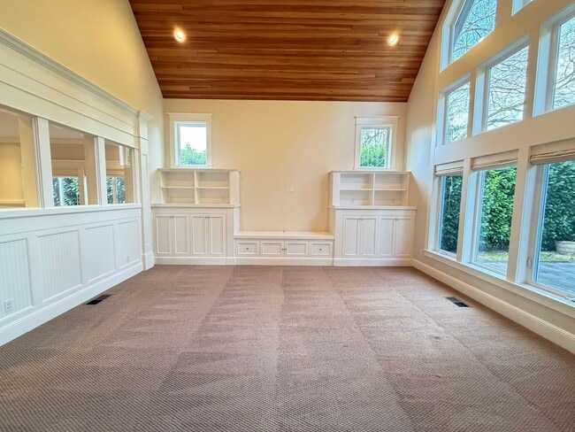 Building Photo - Gorgeous Custom Home In the Uplands Neighborhood. 4bd plus office. 2944sf.