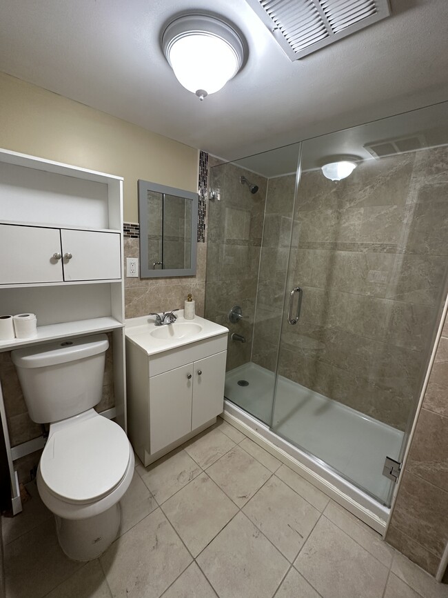 Walk in shower - 62 E Centennial Ave