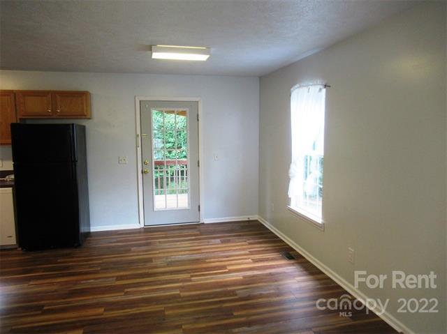 Building Photo - 411 Forest Dr