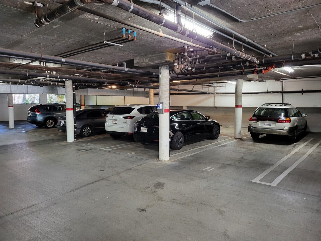 Covered/secure parking space - 10715 Camarillo St
