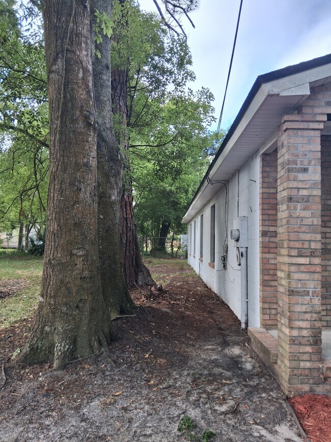 Foto del edificio - 1744 W 28th St