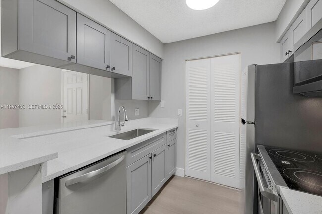 Building Photo - 1247 SW 46th Ave