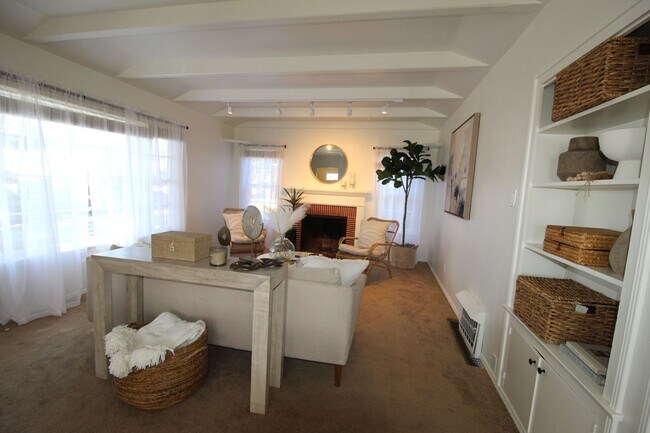 Foto del edificio - Charming Midtown Ventura Home- 3 Bedroom + 1.75 Bath