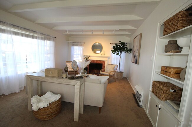 Building Photo - Charming Midtown Ventura Home- 3 Bedroom + 1.75 Bath