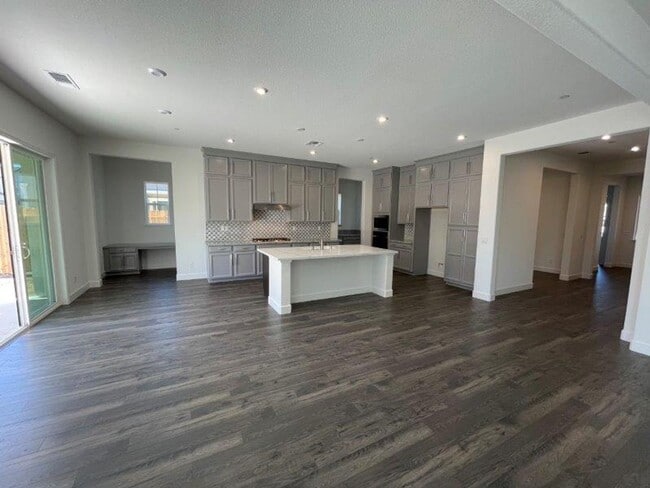 Foto del edificio - Fabulous Single Level 4 Bedroom in 95757