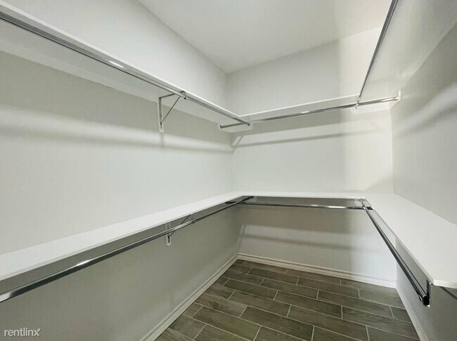 Foto del edificio - 3 br, 2 bath House - 2411 San Charbel St