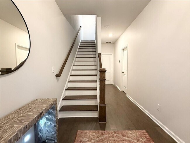 Foto del edificio - 2520 Great Silver Fir Aly