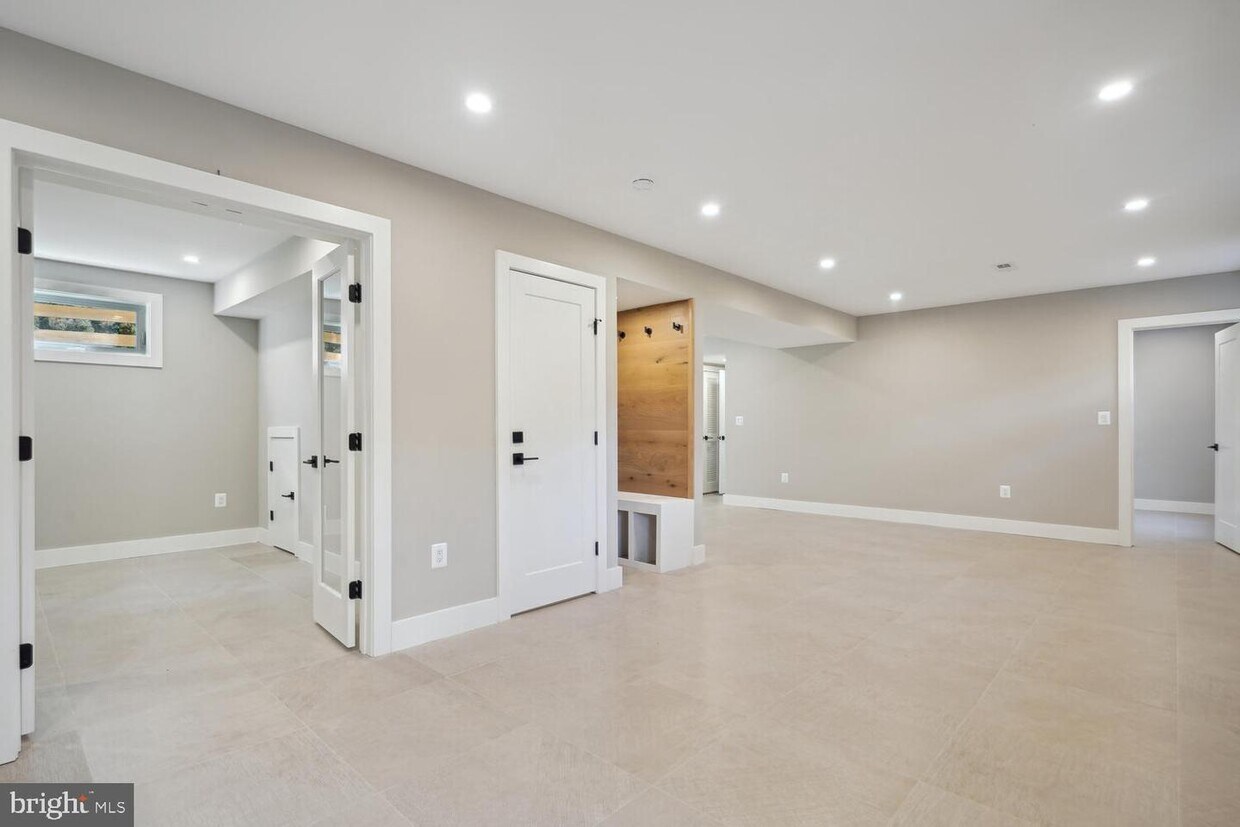 Foto principal - 2215 Lawrence St NE