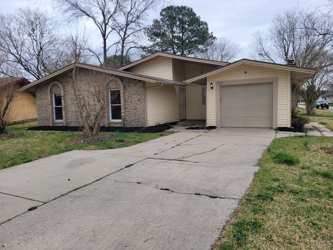 Primary Photo - TIMBERLAKE 4 Bedroom House on a Cul-De-Sac