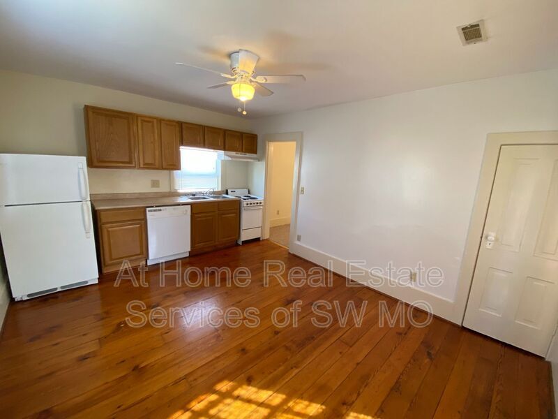 1628 N Benton Ave Unit Apt 10, Springfield, MO 65803 Condo for Rent