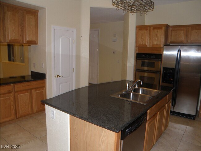 Foto del edificio - 8133 Chestnut Hollow Ave