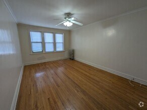 Building Photo - 4003 W Oakdale Ave