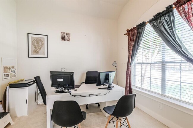 Foto del edificio - 3227 Enclave Ln