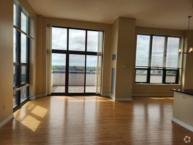 Building Photo - The Regency