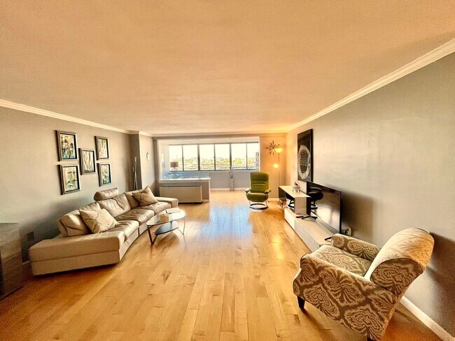 Foto del edificio - 8 Whittier Pl