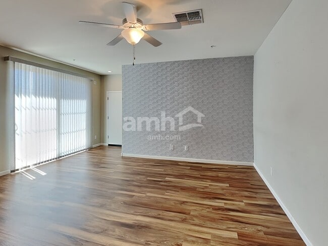 Foto del edificio - 20697 W Stone Hill Rd