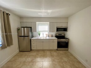 Building Photo - 1112 N 61st Terrace