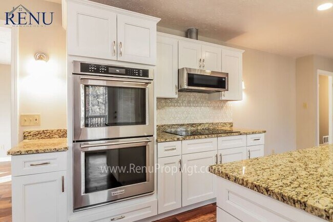 Foto del edificio - Now Available!