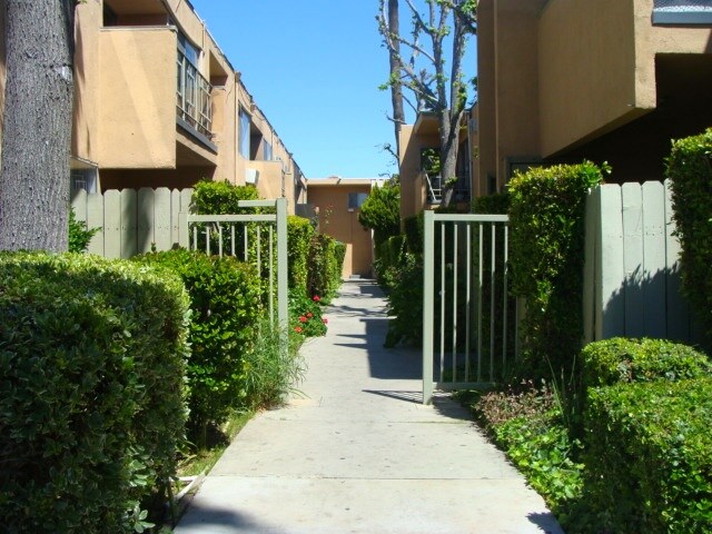 Foto del edificio - 20951 Roscoe Blvd