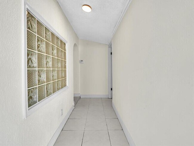 Building Photo - 6661 Meade St