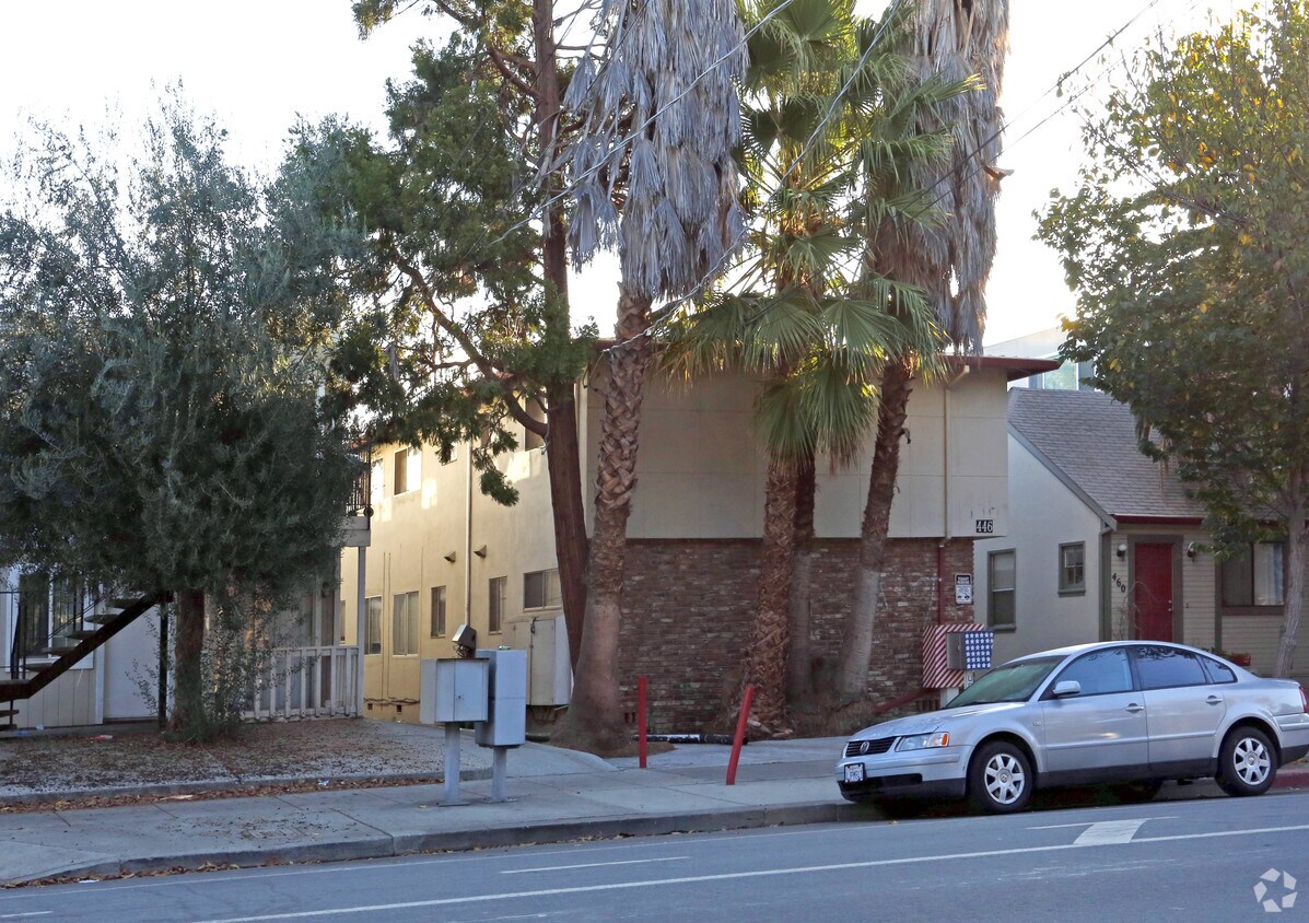 Building Photo - 446 S 11th St