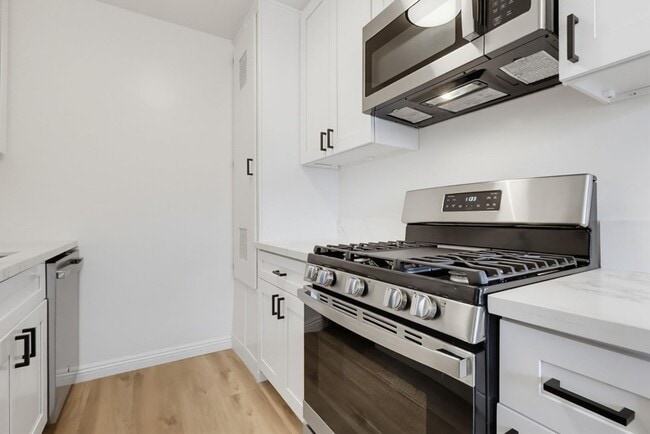 Interior Photo - 6028 West Blvd