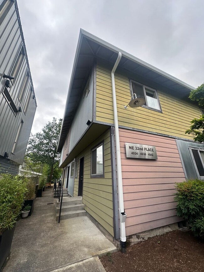 Building Photo - 4934-4942-4942 NE 32nd Pl