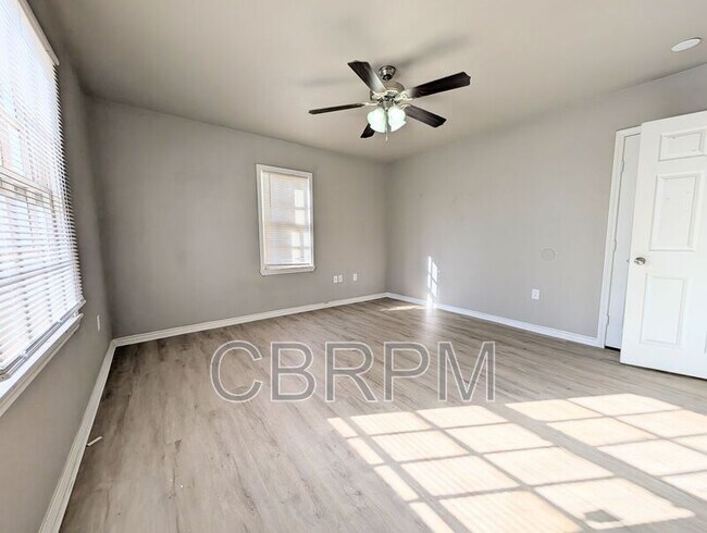 Building Photo - 1506 Avenue U