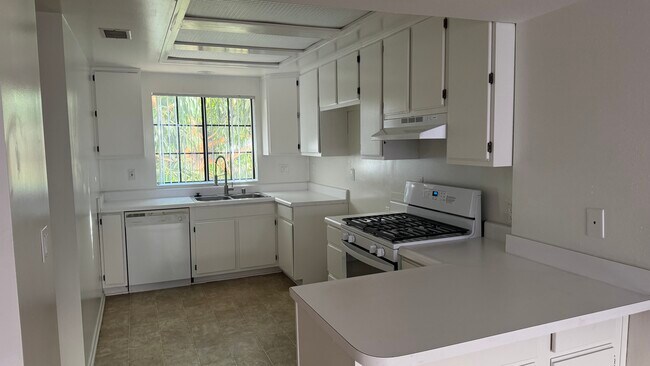 Foto del edificio - 2307 N Cahuenga Blvd