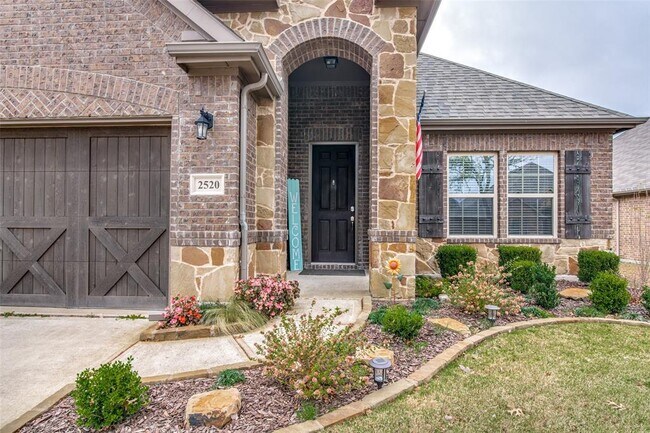 Building Photo - 2520 Sabine Cir