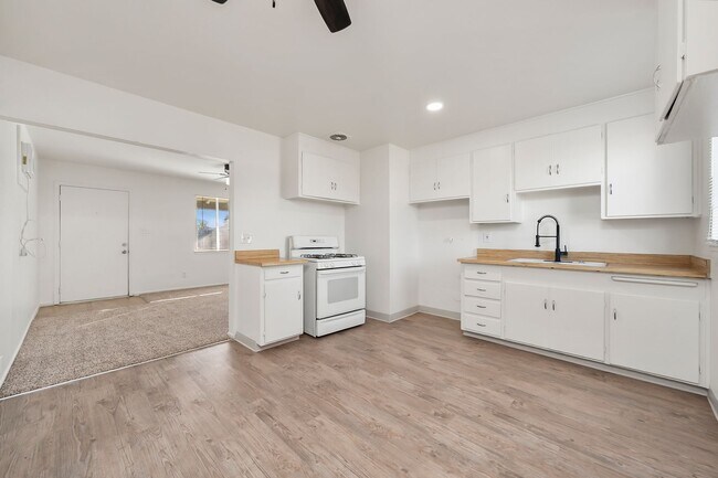 Building Photo - 517 Elkhorn Blvd