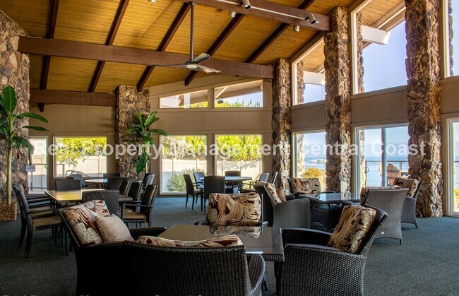 Building Photo - AVAILABLE NOVEMBER - Beautiful Shell Beach...