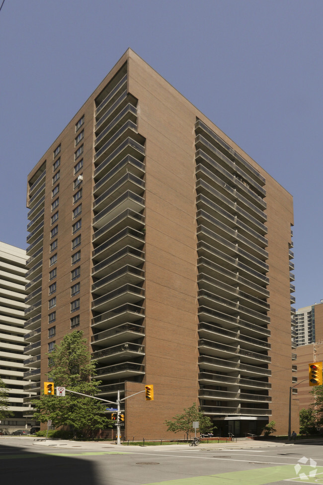 Building Photo - 475 Laurier Ave W