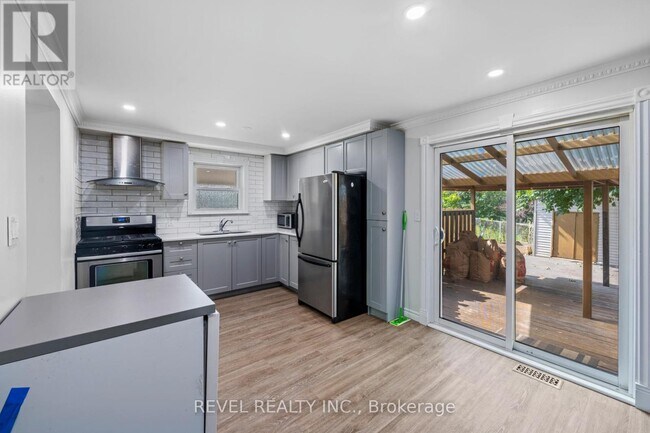 Building Photo - 574 Mortimer Dr