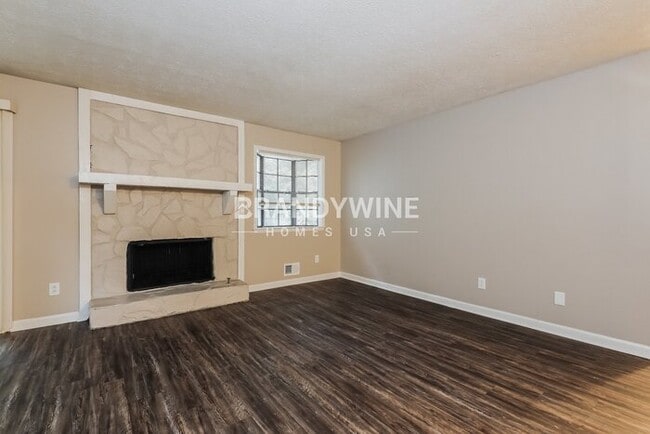 Building Photo - 9347 Forest Knoll Dr