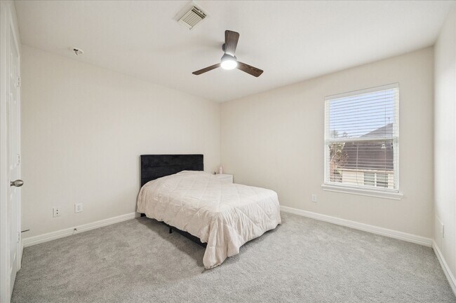 Building Photo - 17923 Hollow Hill Ln