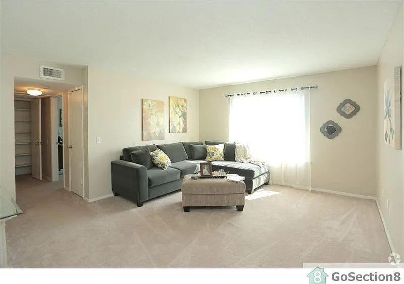 Primary Photo - 1409 N Midwest Blvd