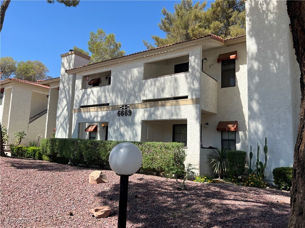 Foto principal - 6669 W Tropicana Ave