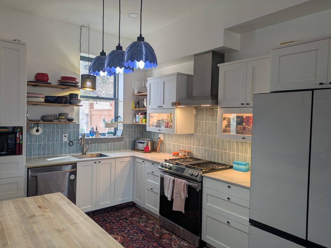 Foto del edificio - 1200 MacKay Pl