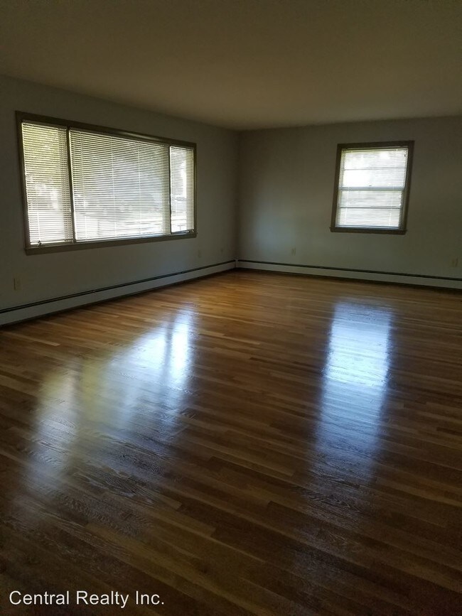 Foto del edificio - 3 br, 1 bath House - 105 Ledge Street