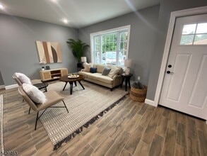 Building Photo - 825 Allwood Rd