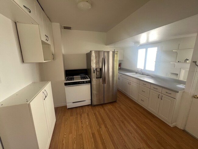 Building Photo - Charming 2 bed 1 bath cottage home with ga...