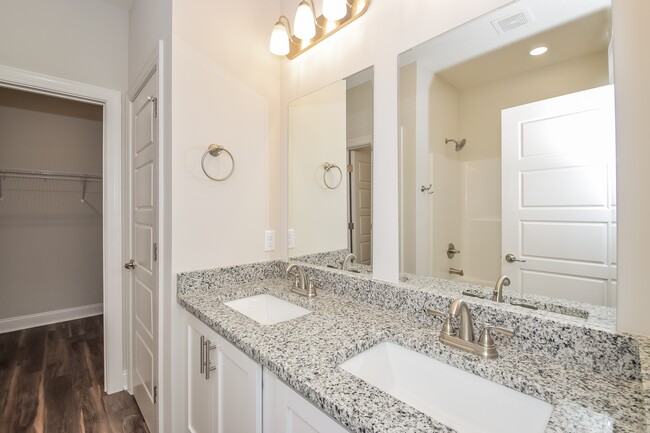Foto del edificio - 1157 Walker Point Way