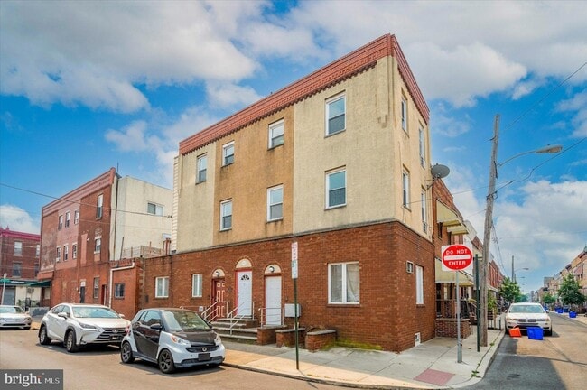 Building Photo - 2201 S Hicks St
