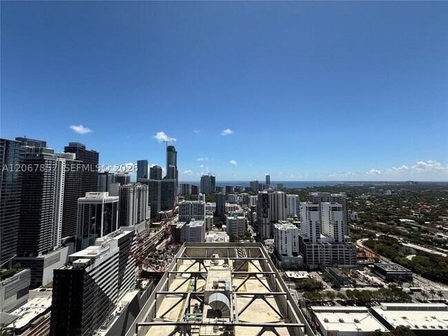 Foto del edificio - 185 SW 7th St