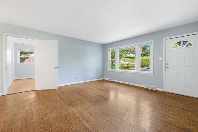 Building Photo - 3-Bedroom West Asheville Ranch with Bonus ...
