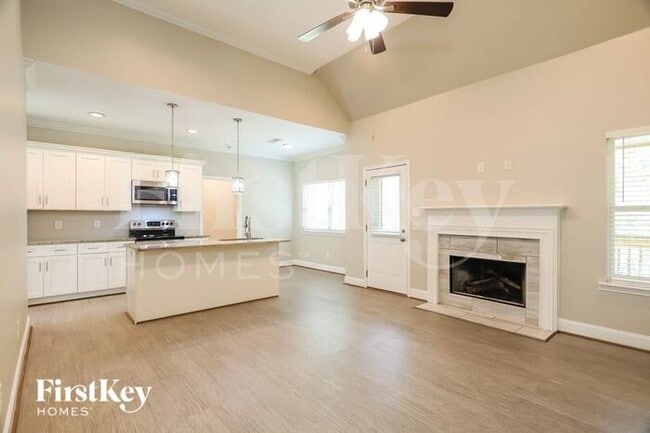 Building Photo - 165 Whispering Way