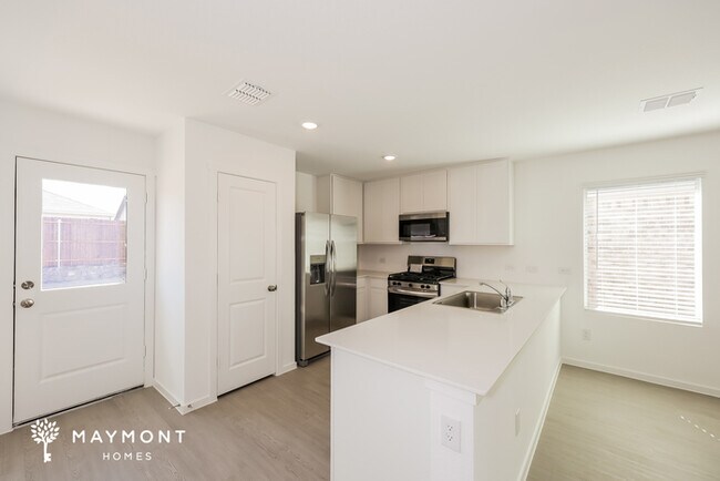 Building Photo - 1065 Neyland Dr